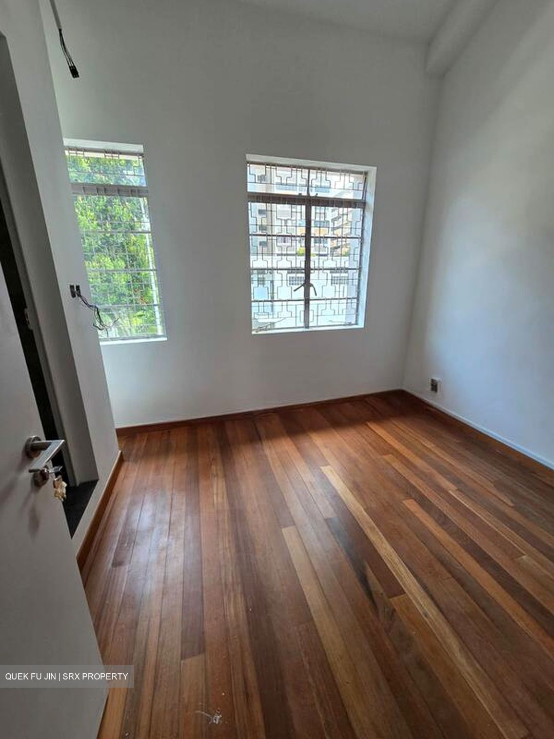 Rowell Road (D8), Retail #497873431